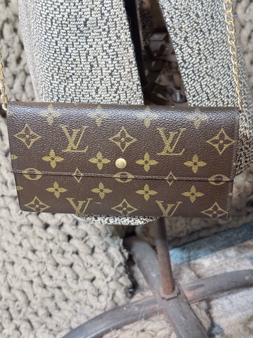 Louis Vuitton Monogram Sarah Crossbody Wallet - Brown/Gold